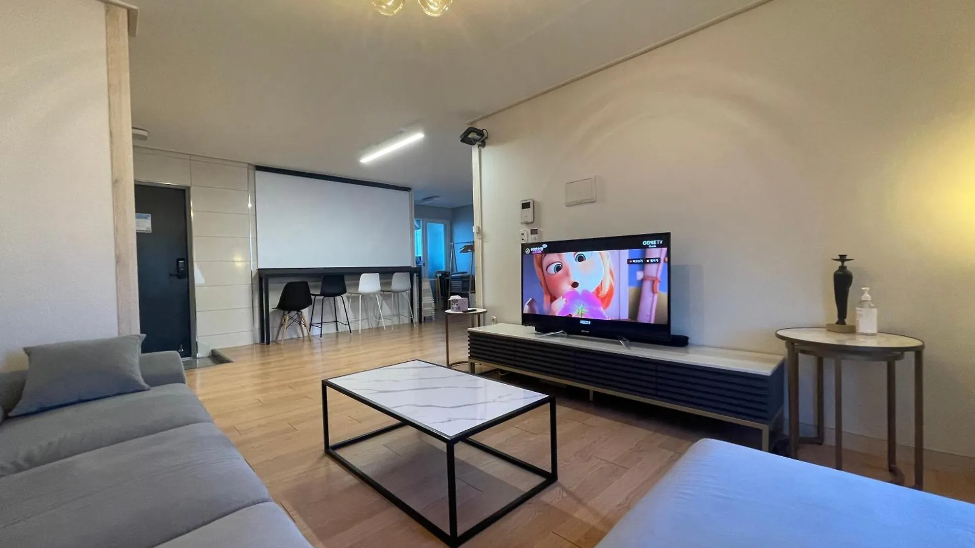 인천공항 게스트하우스 - 인천공항, 인스파이어 인근, 운서역에서 도보10분 4*, 인천 대한민국